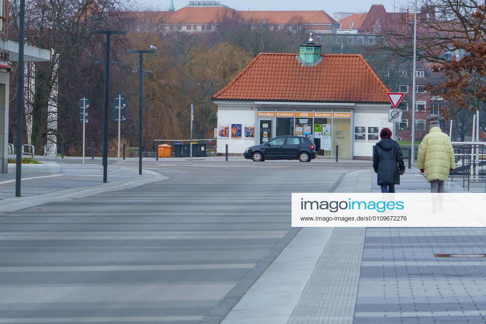 Kieler Innenstadt während des Corona-Lockdowns im Januar 2021 weitgehend leere Straßen -;Kieler Innenstadt während des Corona-Lockdowns im Januar 2021 weitgehend leere Straßen -, Kiel Schleswig-Holstein Deutschland Innenstadt