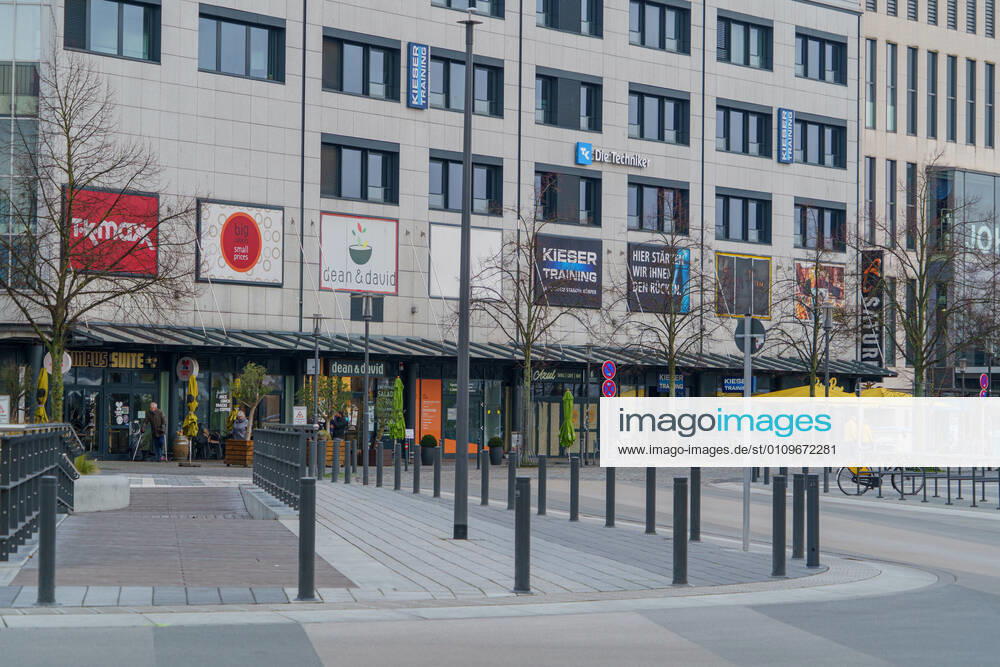 Kieler Innenstadt während des Corona-Lockdowns im Januar 2021 weitgehend leere Straßen -;Kieler Innenstadt während des Corona-Lockdowns im Januar 2021 weitgehend leere Straßen -, Kiel Schleswig-Holstein Deutschland Innenstadt