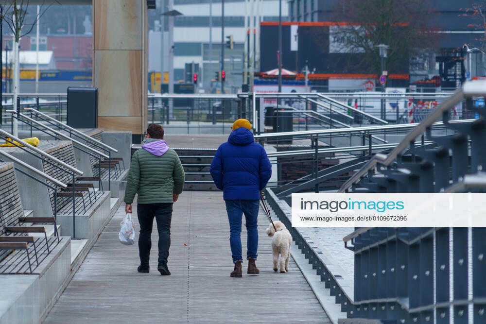 Kieler Innenstadt während des Corona-Lockdowns im Januar 2021 weitgehend leere Straßen -;Kieler Innenstadt während des Corona-Lockdowns im Januar 2021 weitgehend leere Straßen -, Kiel Schleswig-Holstein Deutschland Innenstadt