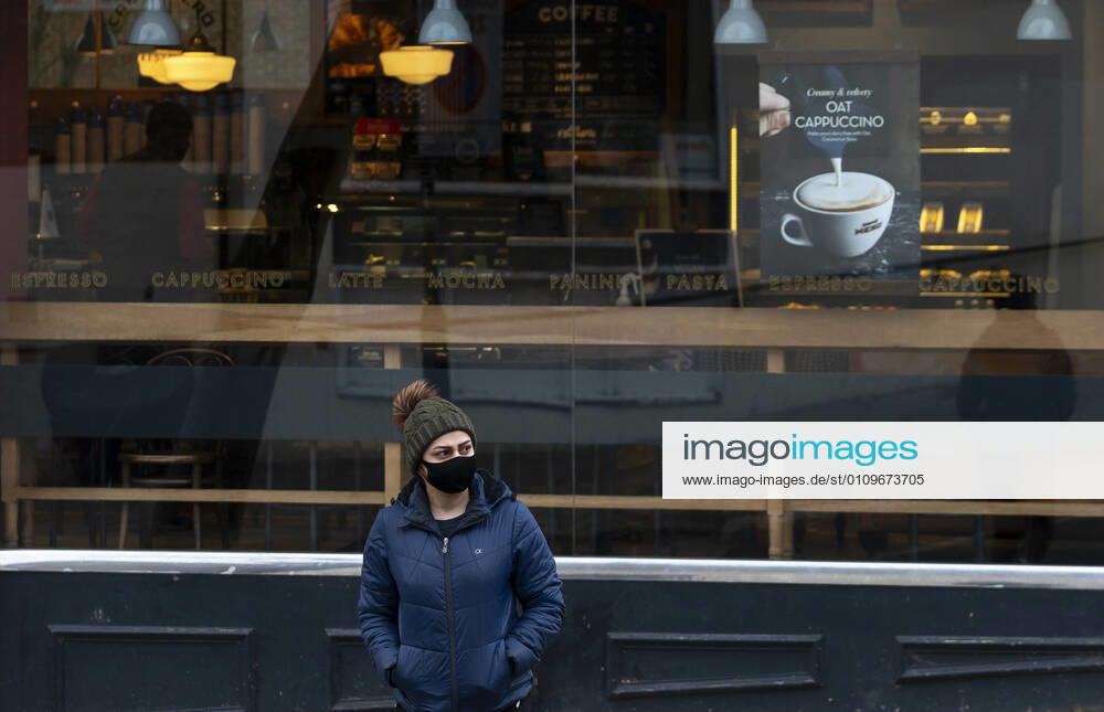(210110) -- LONDON, Jan. 10, 2021 -- A woman wearing a face mask walks on a street in London, Britain, Jan. 10, 2021. The coronavirus-related deaths in Britain surpassed 80,000 on Saturday with another 1,035 reported in the country. ) BRITAIN-LONDON-COVID-19-CASES HanxYan
