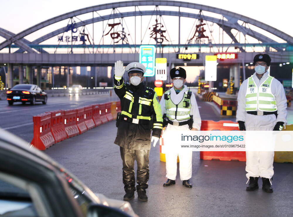 (210110) -- SHIJIAZHUANG, Jan. 10, 2021 -- Police officers stand guards at an expressway exit in Shijiazhuang, north China s Hebei Province, Jan. 10, 2021. In order to stop the spread of the epidemic, the police in Shijiazhuang stick to their posts on Sunday, the day marking the first Chinese People s Police Day. ) CHINA-HEBEI-SHIJIAZHUANG-POLICE DAY-COVID-19 (CN) YangxShiyao
