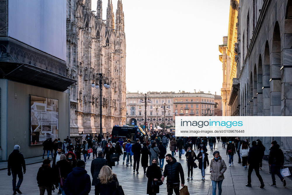 Milan - Covid-19 - Daily life in the center. Crowd people shopping and strolling Editorial Usage Only