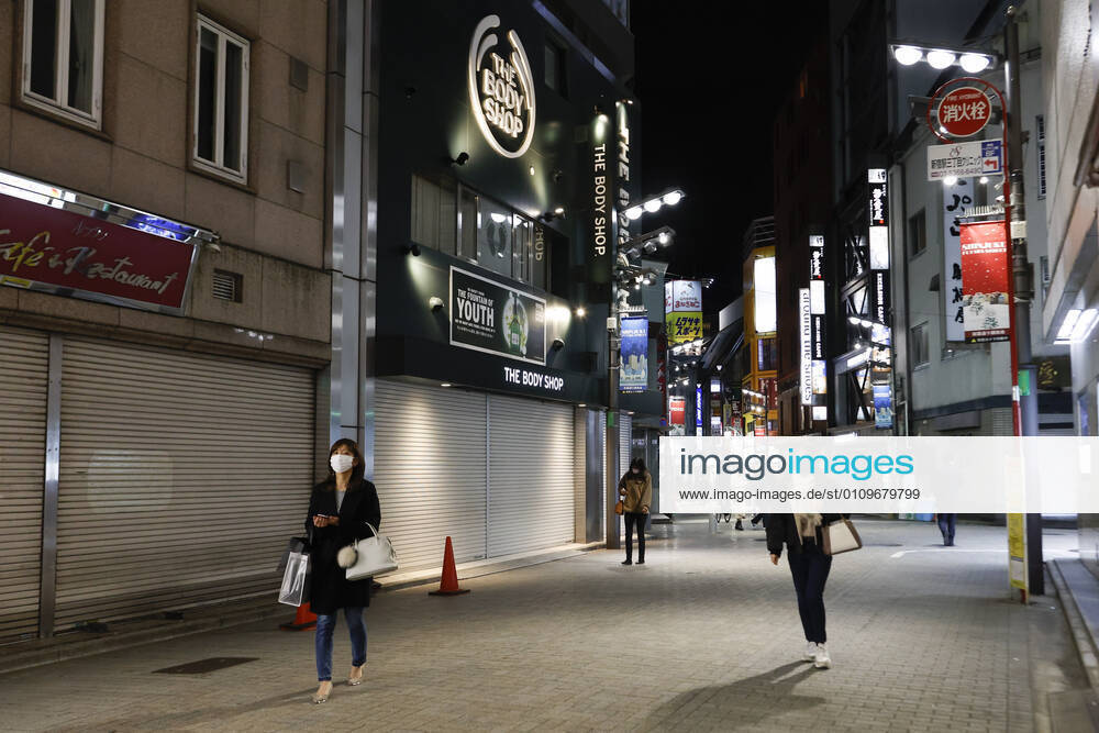 Fewer people than normal are seen at Shinjuku s shopping area after the establishments closed at 8 pm to stop the COVID-19 infections. Tokyo reported 1,494 new COVID-19 cases on January 10; following four days of over 2,000 cases, the daily infections count dropped for the first time after the state of emergency was declared in Tokyo, Kanagawa, Saitama, and Chiba prefectures. Tokyo Japan - ZUMAm191 20210110_zap_m191_025