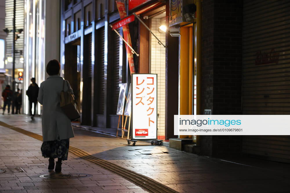 Fewer people than normal are seen at Shinjuku s shopping area after the establishments closed at 8 pm to stop the COVID-19 infections. Tokyo reported 1,494 new COVID-19 cases on January 10; following four days of over 2,000 cases, the daily infections count dropped for the first time after the state of emergency was declared in Tokyo, Kanagawa, Saitama, and Chiba prefectures. Tokyo Japan - ZUMAm191 20210110_zap_m191_029