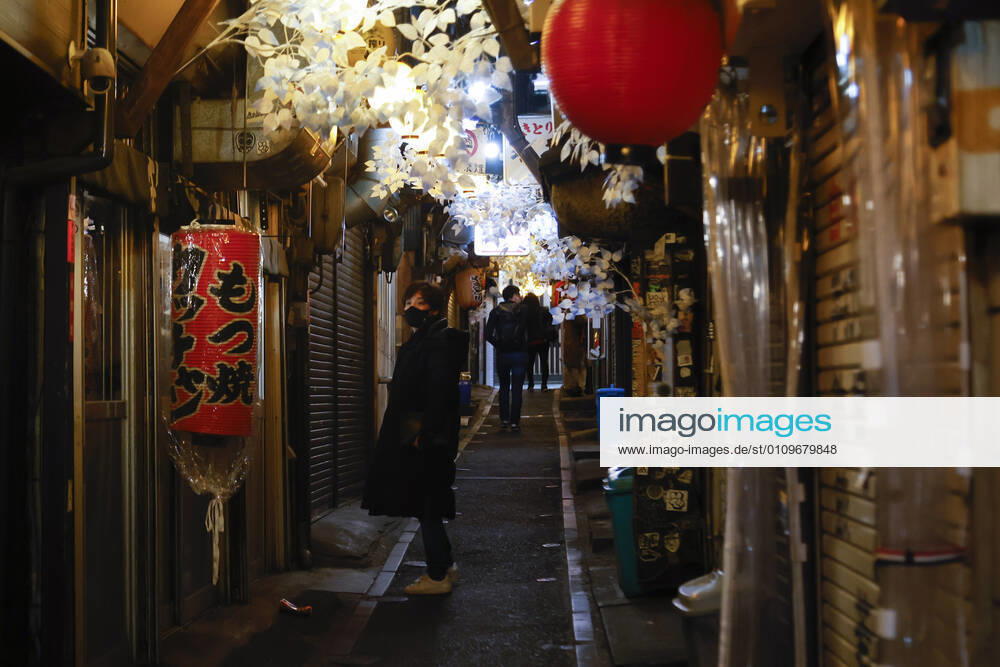 Fewer people than normal are seen at Omoide Yokocho after the establishments closed at 8 pm to stop the COVID-19 infections in the capital. Tokyo reported 1,494 new COVID-19 cases on January 10; following four days of over 2,000 cases, the daily infections count dropped for the first time after the state of emergency was declared in Tokyo, Kanagawa, Saitama, and Chiba prefectures. Tokyo Japan - ZUMAm191 20210110_zap_m191_034