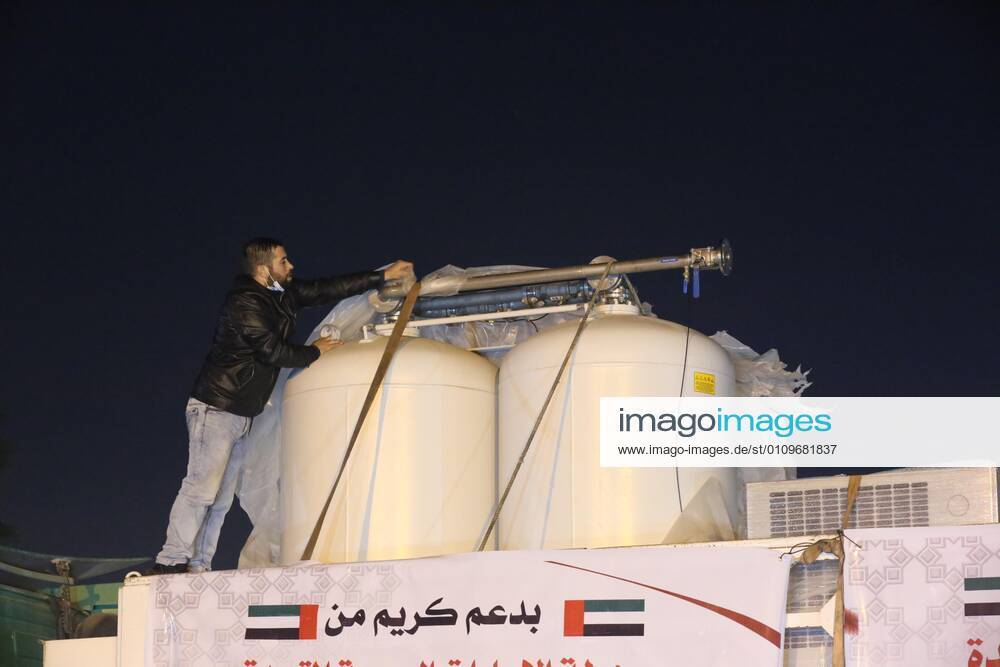 Rafah, Gaza Strip, Palestinian Territory: Palestinians receive medical aid from the United Arab Emirate, in Rafah border crossing in the southern of Gaza Strip, on January 10, 2021. The second shipment of Emirati medical aid arrived in the Gaza Strip this evening, which includes medical aid provided to the Ministry of Health in the Gaza Strip, to enhance health efforts in the face of the Corona pandemic, including an oxygen production plant with all its accessories, respirators and other medical equipment Rafah Palestinian Territory - ZUMAap3_ 20210110_zaf_ap3_102