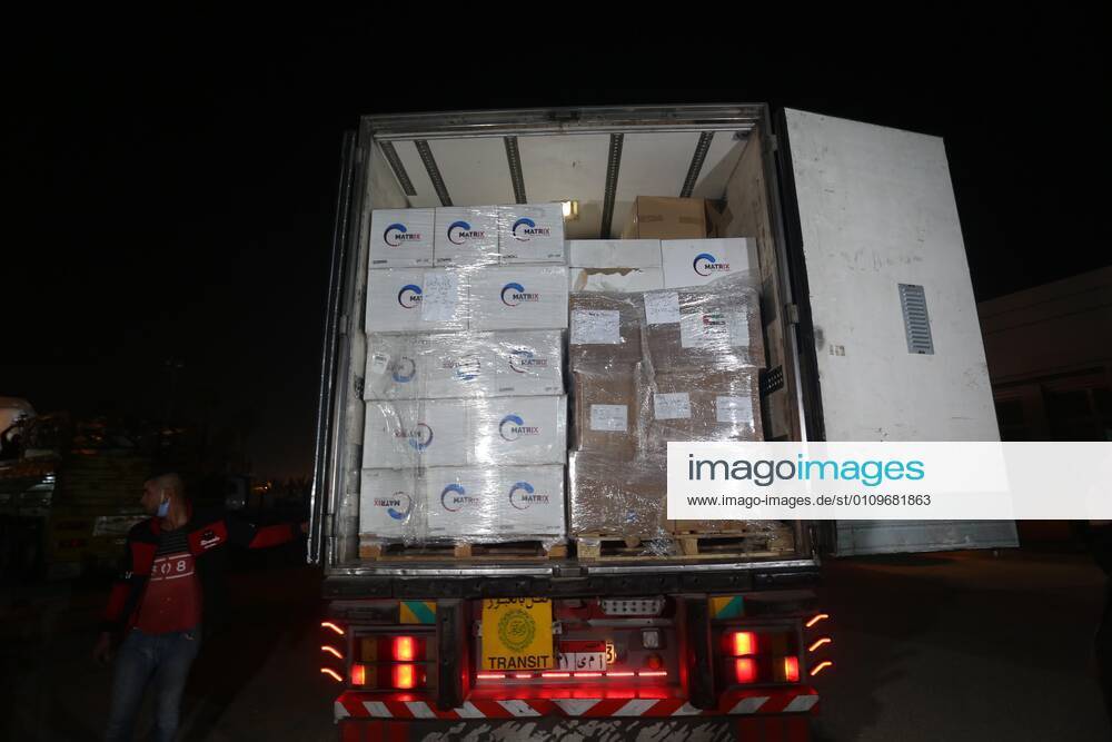 Rafah, Gaza Strip, Palestinian Territory: Palestinians receive medical aid from the United Arab Emirate, in Rafah border crossing in the southern of Gaza Strip, on January 10, 2021. The second shipment of Emirati medical aid arrived in the Gaza Strip this evening, which includes medical aid provided to the Ministry of Health in the Gaza Strip, to enhance health efforts in the face of the Corona pandemic, including an oxygen production plant with all its accessories, respirators and other medical equipment Rafah Palestinian Territory - ZUMAap3_ 20210110_zaf_ap3_105