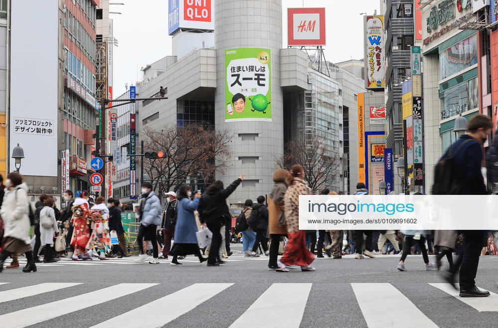 Tokyo, Japan -People cross a road at Shibuya fashion district amid outbreak of the new coronavirus in Tokyo on Monay, January 11, 2021 on a national holiday, Coming-of-Age Day. Prime Minister Yoshihide Suga declared a state of emergency on Tokyo and three neighboring prefectures. (151812245)