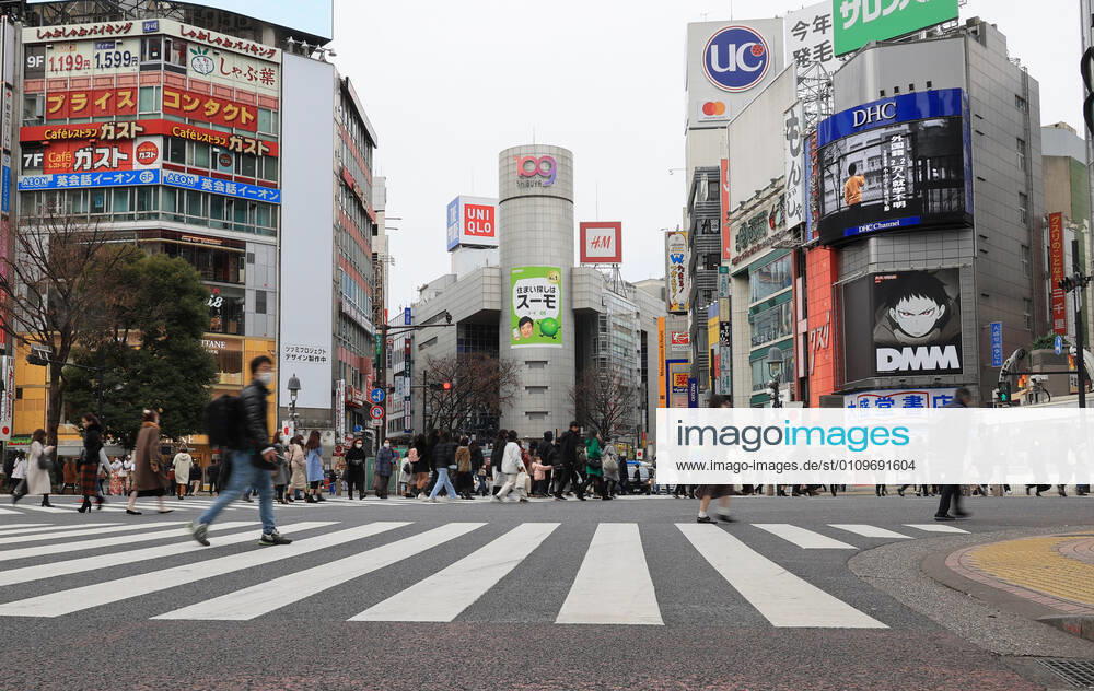 Tokyo, Japan -People cross a road at Shibuya fashion district amid outbreak of the new coronavirus in Tokyo on Monay, January 11, 2021 on a national holiday, Coming-of-Age Day. Prime Minister Yoshihide Suga declared a state of emergency on Tokyo and three neighboring prefectures. (151812247)