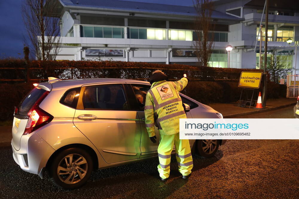 . 11 01 2021. Epsom, United Kingdom. The Covid 19 vaccination hub at the Epsom Racecourse in Surrey, as mass vaccinations start across the UK today . xStephenxLockx xi-Imagesx IIM-21977-0003
