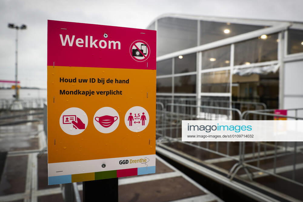 ASSEN - Exterieur van de grote test- en vaccinatielocatie op het TT Circuit waar zorgmedewerkers zich laten testen en vaccineren tegen het coronavirus. De GGD s (Gemeenschappelijke Gezondheidsdiensten) in Amsterdam, Drenthe en Den Haag zijn met het vaccineren van zorgpersoneel begonnen. ANP VINCENT JANNINK