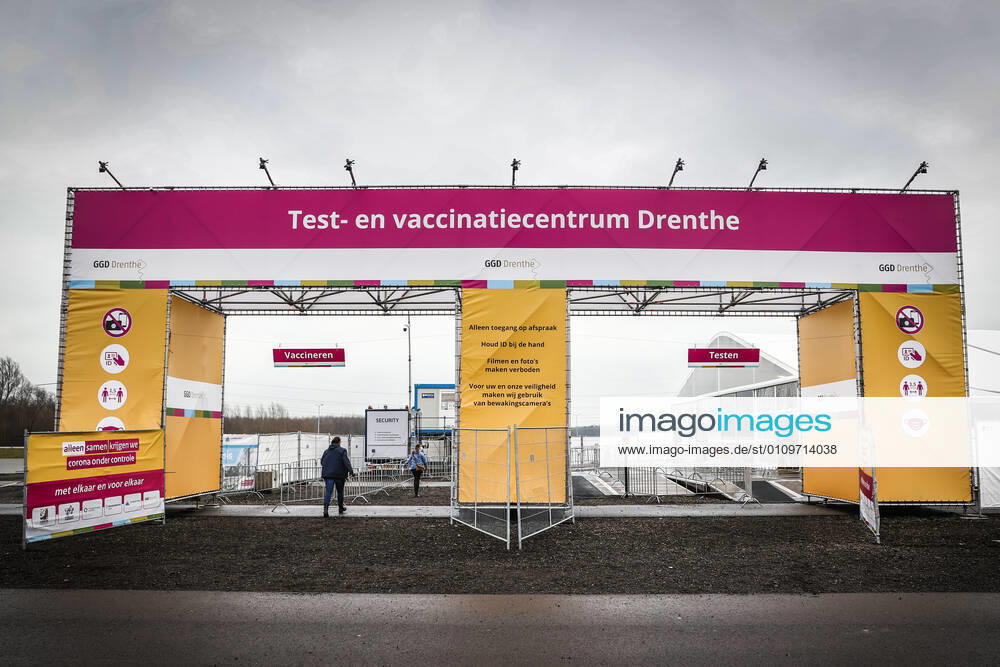 ASSEN - Exterieur van de grote test- en vaccinatielocatie op het TT Circuit waar zorgmedewerkers zich laten testen en vaccineren tegen het coronavirus. De GGD s (Gemeenschappelijke Gezondheidsdiensten) in Amsterdam, Drenthe en Den Haag zijn met het vaccineren van zorgpersoneel begonnen. ANP VINCENT JANNINK