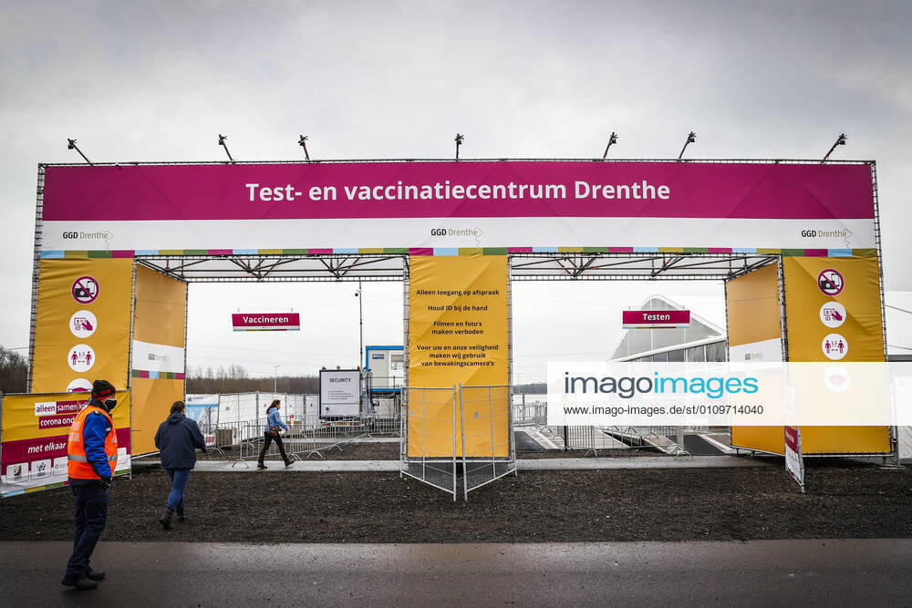 ASSEN - Exterieur van de grote test- en vaccinatielocatie op het TT Circuit waar zorgmedewerkers zich laten testen en vaccineren tegen het coronavirus. De GGD s (Gemeenschappelijke Gezondheidsdiensten) in Amsterdam, Drenthe en Den Haag zijn met het vaccineren van zorgpersoneel begonnen. ANP VINCENT JANNINK