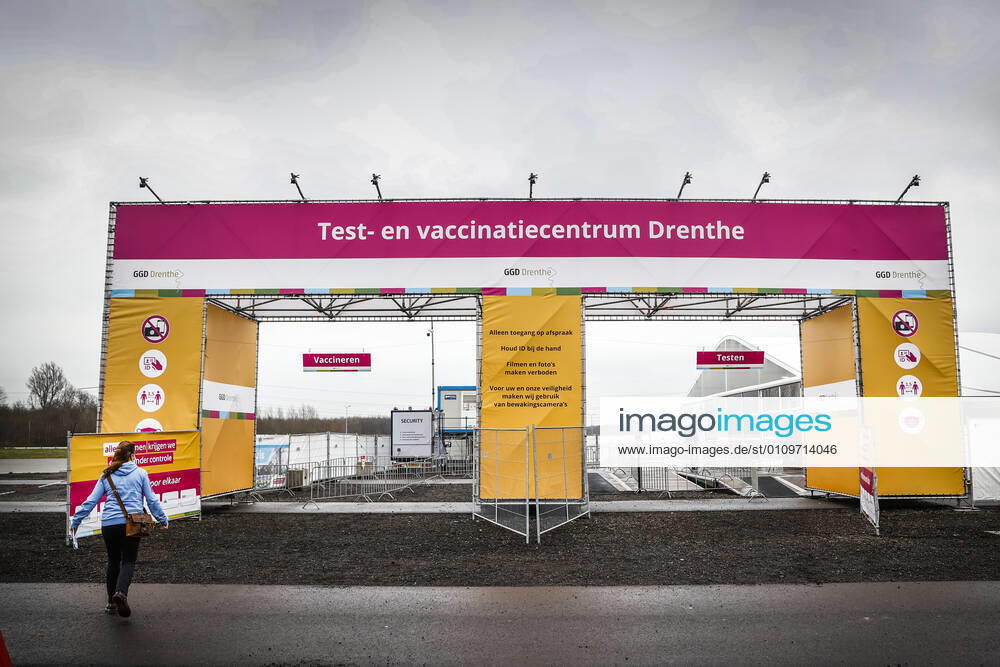 ASSEN - Exterieur van de grote test- en vaccinatielocatie op het TT Circuit waar zorgmedewerkers zich laten testen en vaccineren tegen het coronavirus. De GGD s (Gemeenschappelijke Gezondheidsdiensten) in Amsterdam, Drenthe en Den Haag zijn met het vaccineren van zorgpersoneel begonnen. ANP VINCENT JANNINK