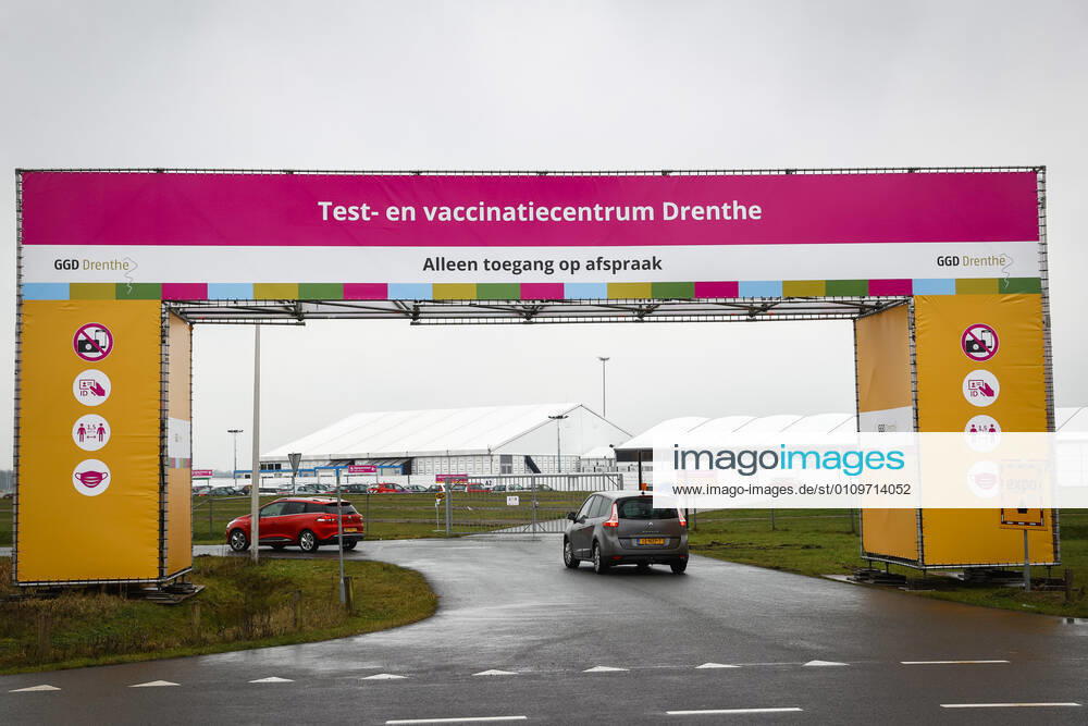 ASSEN - Exterieur van de grote test- en vaccinatielocatie op het TT Circuit waar zorgmedewerkers zich laten testen en vaccineren tegen het coronavirus. De GGD s (Gemeenschappelijke Gezondheidsdiensten) in Amsterdam, Drenthe en Den Haag zijn met het vaccineren van zorgpersoneel begonnen. ANP VINCENT JANNINK