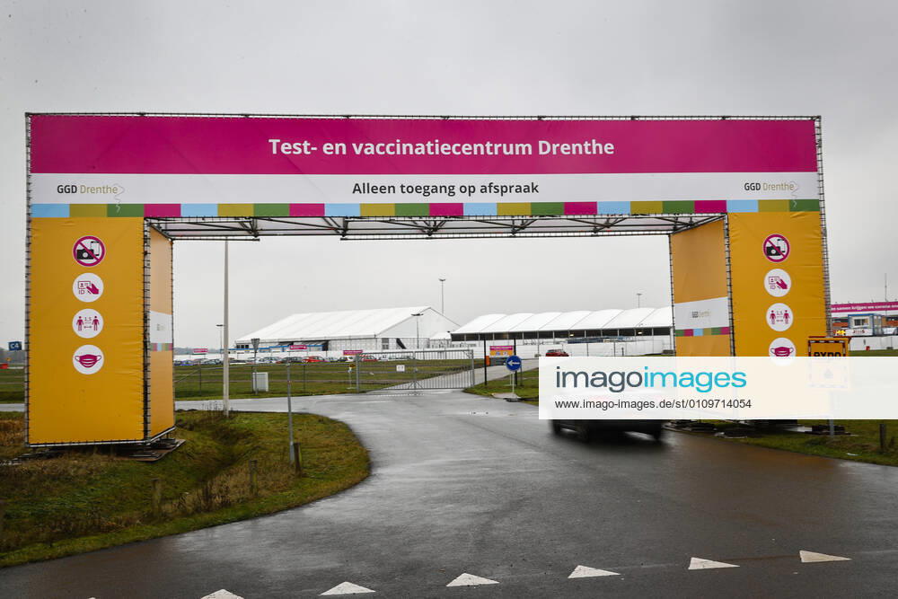 ASSEN - Exterieur van de grote test- en vaccinatielocatie op het TT Circuit waar zorgmedewerkers zich laten testen en vaccineren tegen het coronavirus. De GGD s (Gemeenschappelijke Gezondheidsdiensten) in Amsterdam, Drenthe en Den Haag zijn met het vaccineren van zorgpersoneel begonnen. ANP VINCENT JANNINK