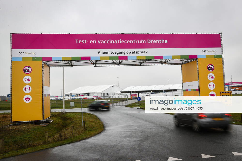 ASSEN - Exterieur van de grote test- en vaccinatielocatie op het TT Circuit waar zorgmedewerkers zich laten testen en vaccineren tegen het coronavirus. De GGD s (Gemeenschappelijke Gezondheidsdiensten) in Amsterdam, Drenthe en Den Haag zijn met het vaccineren van zorgpersoneel begonnen. ANP VINCENT JANNINK