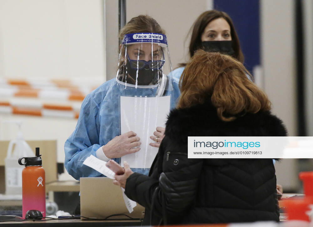 People arrive and get checked in to receive a coronavirus vaccine at an Essex County COVID-19 Vaccination Site located at a closed Sears retail store in the Livingston Mall in Livingston, New Jersey on Monday, January 11, 2021. Public health agencies and health-care groups are using the retailer s empty stores to deliver Vaccines in several locations around parts of the United States. NYP20210111107 JohnxAngelillo