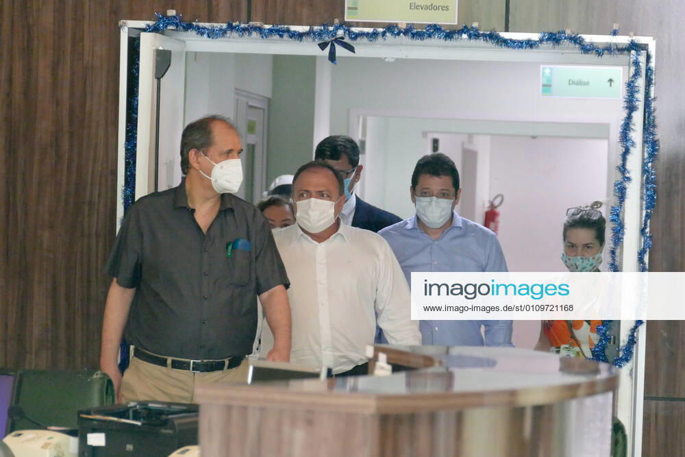 MANAUS, AM - 11.01.2021: MINISTRO PAZUELLO VISITA HUGV EM MANAUS - Eduardo Pazuello, Minister of Health, visiting the Getúlio Vargas University Hospital (HUGV) in Manaus (AM), this Monday afternoon (11). In the photo, Minister Pazuello leaves HUGV. x2016278x SandroxPereira