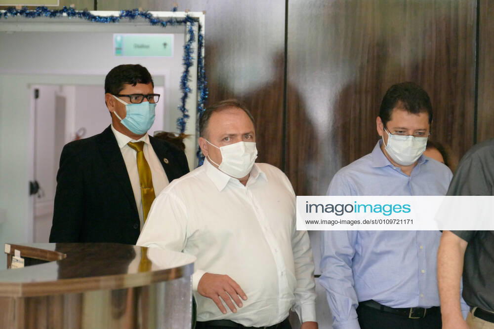MANAUS, AM - 11.01.2021: MINISTRO PAZUELLO VISITA HUGV EM MANAUS - Eduardo Pazuello, Minister of Health, visiting the Getúlio Vargas University Hospital (HUGV) in Manaus (AM), this Monday afternoon (11). In the photo, Minister Pazuello leaves HUGV. x2016280x SandroxPereira