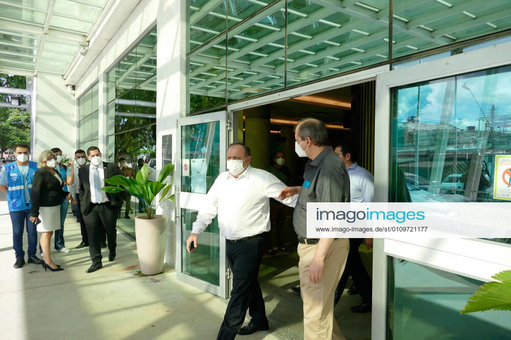 MANAUS, AM - 11.01.2021: MINISTRO PAZUELLO VISITA HUGV EM MANAUS - Eduardo Pazuello, Minister of Health, visiting the Getúlio Vargas University Hospital (HUGV) in Manaus (AM), this Monday afternoon (11). In the photo, Minister Pazuello leaves HUGV. x2016284x SandroxPereira