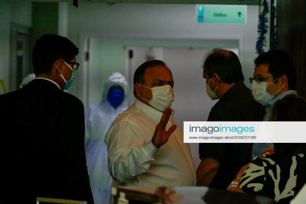 MANAUS, AM - 11.01.2021: MINISTRO PAZUELLO VISITA HUGV EM MANAUS - Eduardo Pazuello, Minister of Health, visiting the Getúlio Vargas University Hospital (HUGV) in Manaus (AM), this Monday afternoon (11). In the photo, Minister Pazuello arrives at HUGV. x2016287x SandroxPereira