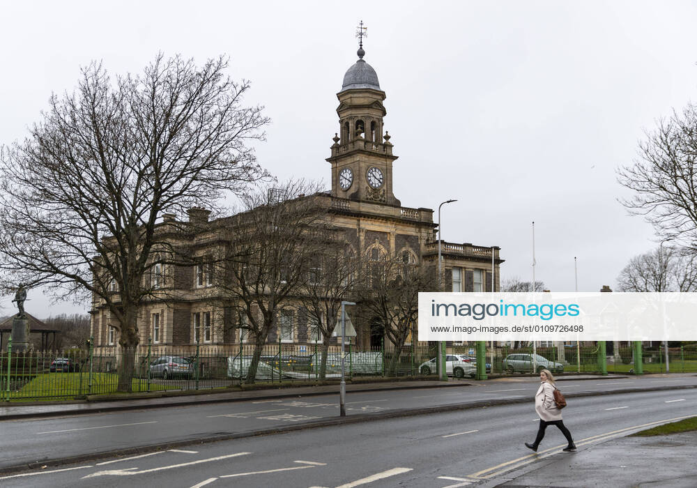 A lady crossing the road by the Llanelli town hall in Wales, UK on January 11, 2021. Professor Chris Whitty has warned the UK has not yet hit the peak of the current wave of Covide-19 infections, with the next few weeks being â€oethe worst†of the pandemic for the NHS. Carmarthenshire United Kingdom - ZUMAj323 20210111_zip_j323_022