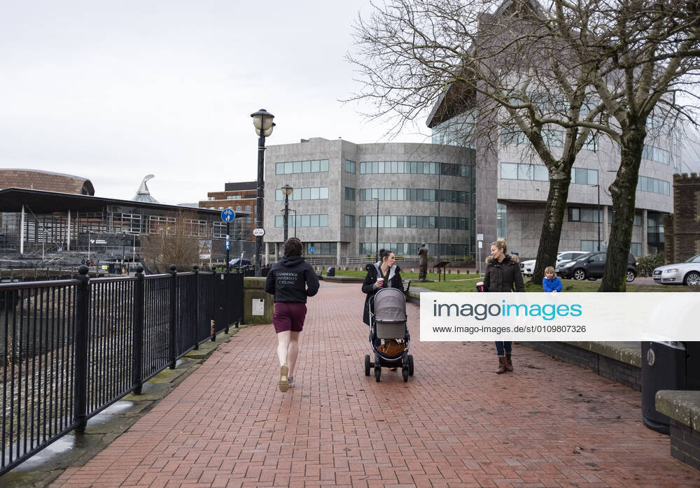 People walk around the Cardiff Bay in Wales..1,332 new cases of the coronavirus have been recorded today bringing the total to 172,879 since the pandemic began. The overall death total now stands at 3,997 in Wales. The infection rate is now 403.5 cases per 100,000 people based on the seven days up to January 7. That is down on the 415 previously reported. Cardiff United Kingdom - ZUMAs197 20210112_zab_s197_005