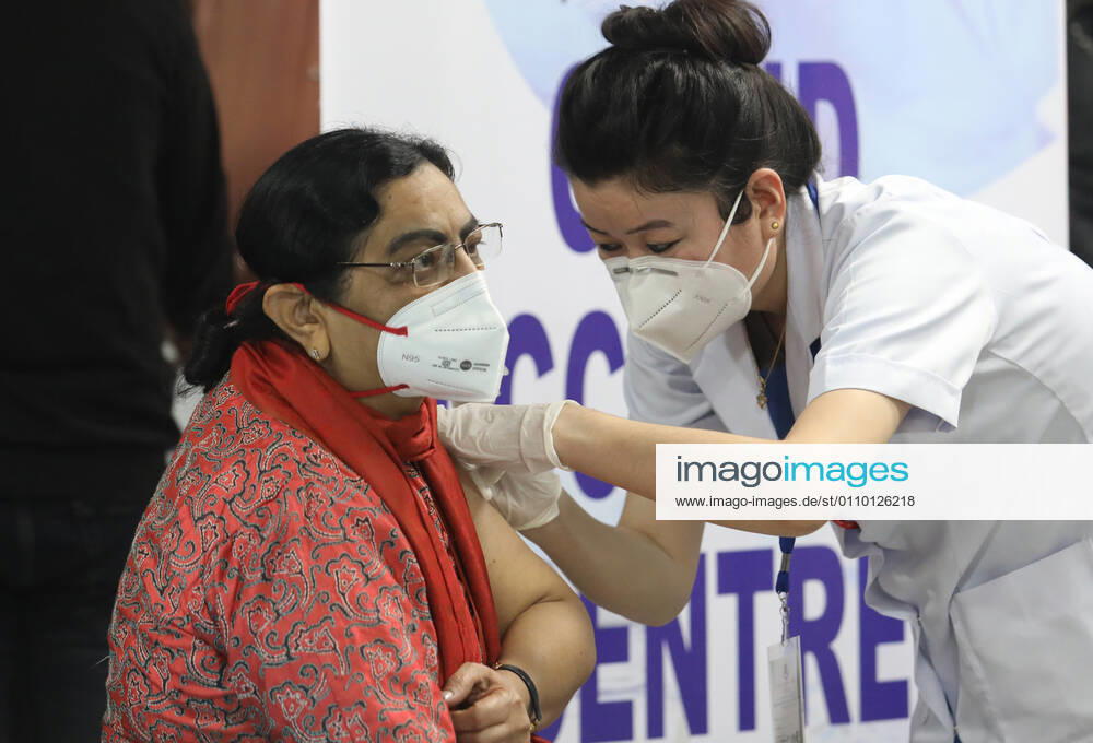 A nurse seen vaccinating a front line medical worker at the All India Institute of Medical Science..The nationwide Covid-19 vaccination program began today in India. Frontline health workers are the first group of people to be vaccinated. New Delhi India - ZUMAs197 20210116_zaa_s197_099
