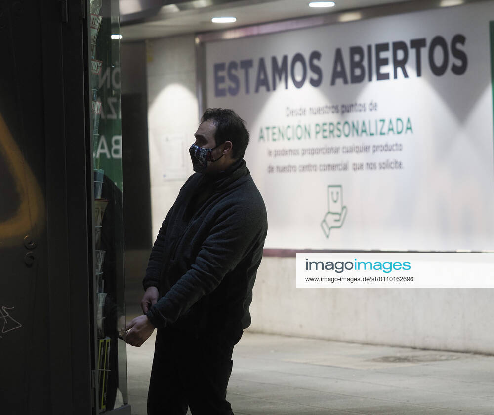 Streets of Valladolid on the day of the entry into force of the curfew at 20.00 due to the crisis of the coronavirus, in Valladolid, Castilla y Leon, (Spain), on January 16, 2021. The Junta de Castilla y Leon has decided to bring forward the curfew to 20.00 hours, to confine all the provinces and to limit the meetings in homes to four people as measures to try to alleviate the level of infections of this third wave of Covid-19 that has led to a situation of extreme gravity . 16 JANUARY 2021 Photogenic Pablo Requejo LagenciaEP 01 16 2021 Valladolid Valladolid Spain