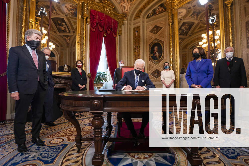 US President JOE BIDEN signs three documents including an Inauguration declaration, cabinet nominations and sub-cabinet nominations, as US Vice President KAMALA HARRIS (R) watches in the Presidents Room at the US Capitol after the inauguration ceremony to making Biden the 46th President. Washington USA - ZUMAs152 20210120_zaa_s152_1073