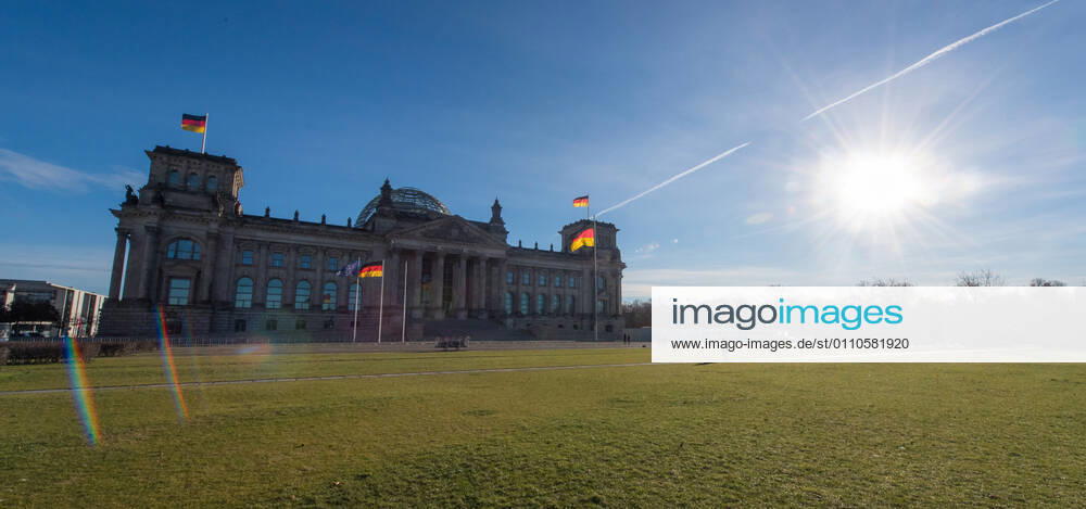 Berlin, Sonnenwetter im Winter Der deutsche Bundestag im Sonnenschein am 21.01.2021. Berlin Berlin Deutschland