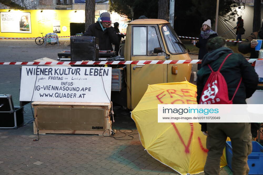 Covid-19: WIEN - 3. harter Lockdown Wien, 22.01.2021 Wiener Kultur Leben DJ Karlsplatz Freie Spende Wien Austria