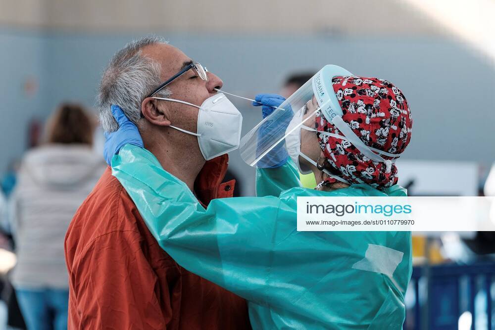 Health workers make a massive coronavirus test in the area of Sant Antoni de Portmany in Ibiza, Balearics, Islands, Spain on 23 January 2021, when the region marks 704 cases for 100,000 inhabitants. Massive coronavirus test in Ibiza !ACHTUNG: NUR REDAKTIONELLE NUTZUNG!