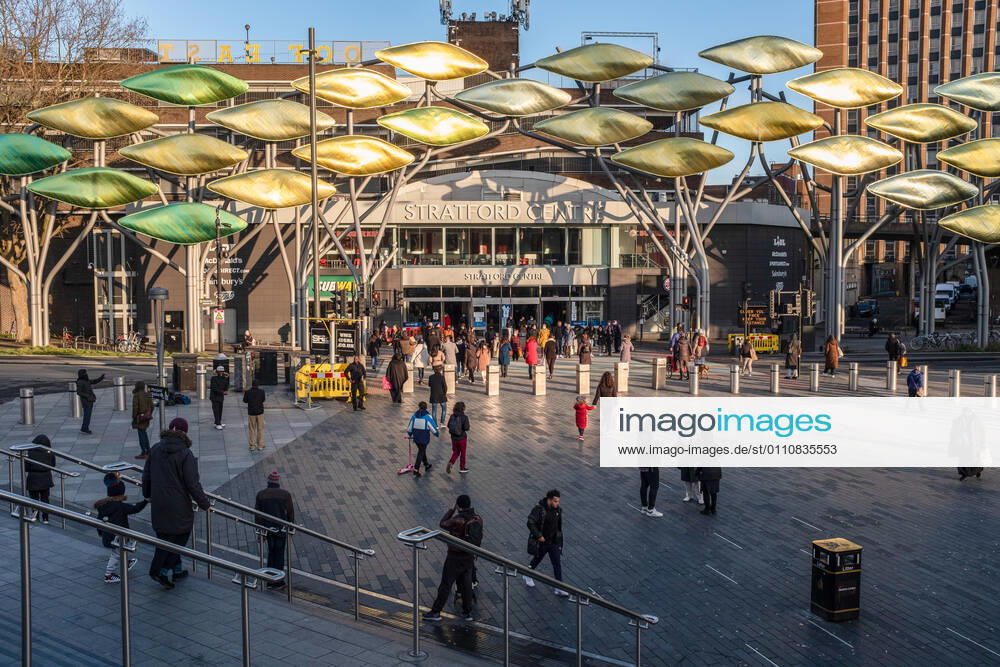 People seen walking in the area of Stratford..Some of England s Covid-19 hotspots are still in London Hounslow, Ealing, Brent, Barking and Dagenham and Newham are the boroughs which fall in the country s top 10 for worst case rates. London United Kingdom - ZUMAs197 20210123_zaa_s197_157