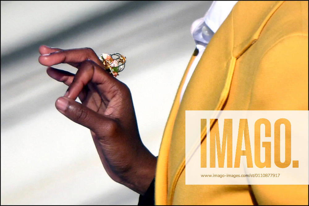IMAGO ICONS: Amanda Gorman January 20, 2021, Washington, DC, USA: Youth Poet Laureate Amanda Gorman delivers a powerful poem at the Inauguration ceremony for President Joe Biden and Vice President Kamala Harris at the U.S. Capitol in Washington DC on January 20, 2021. She wears a birdcage ring gifted by Oprah Winfrey represents a ‘Caged Birdâ€⠢ to honor poet Maya Angelou. Washington USA - ZUMAg208 20210120_zap_g208_212