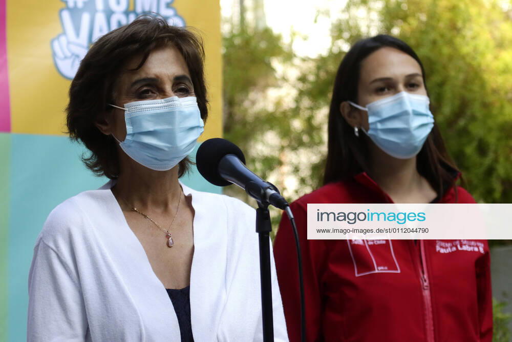 The undersecretary of Public Health, Paula Daza, the seremi of Health RM, Paula Labra and the director of health of Providencia, Sonia Moreno, initiated the process of vaccination against COVID 19 to officials of Health Residences Javier Salvo Aton Chile, Santiago Chile Aton Chile 486155