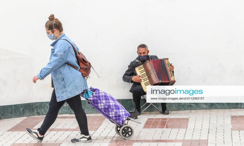 February 5, 2021 (Malaga) Homeless people, homeless without economic resources are looking for the life of to get money because of the economic crisis of Covid 19 or coronavirus - ZUMAc161 20210205_zap_c161_050