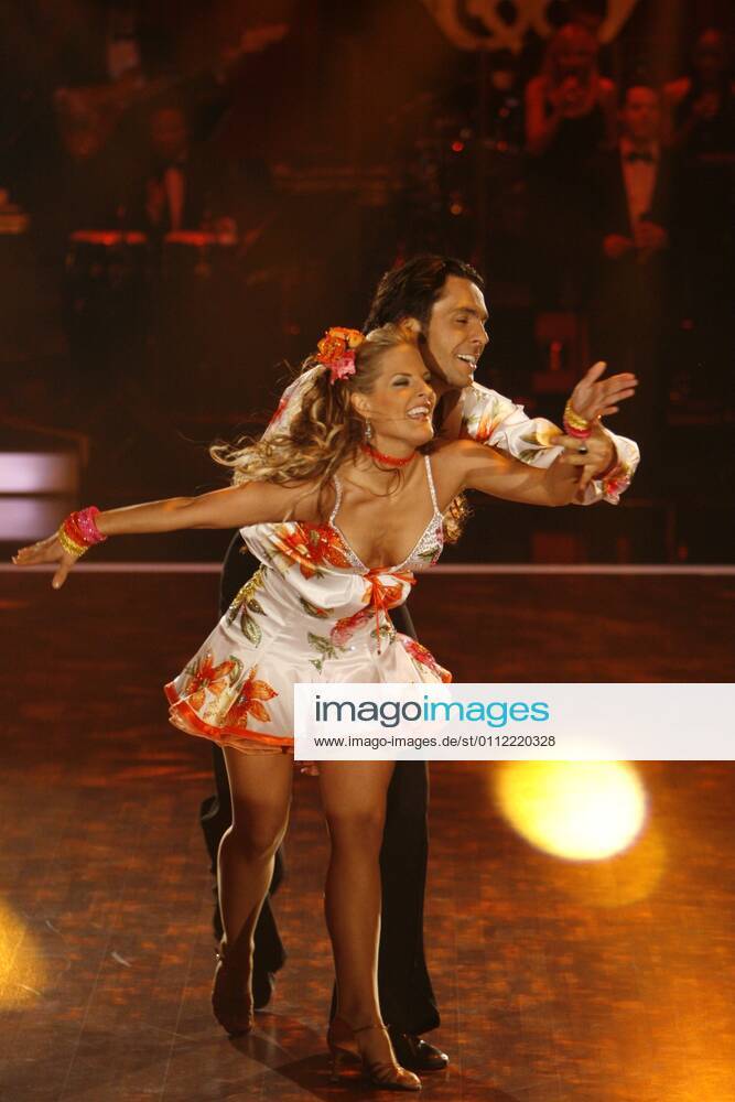 Let?s Dance Sandy Moelling und Roberto Albanese bei Let s dance RTL den 29.04.2006 Foto:Christopher Adolph Copyright IMAGO. Adolph 29.04.2006