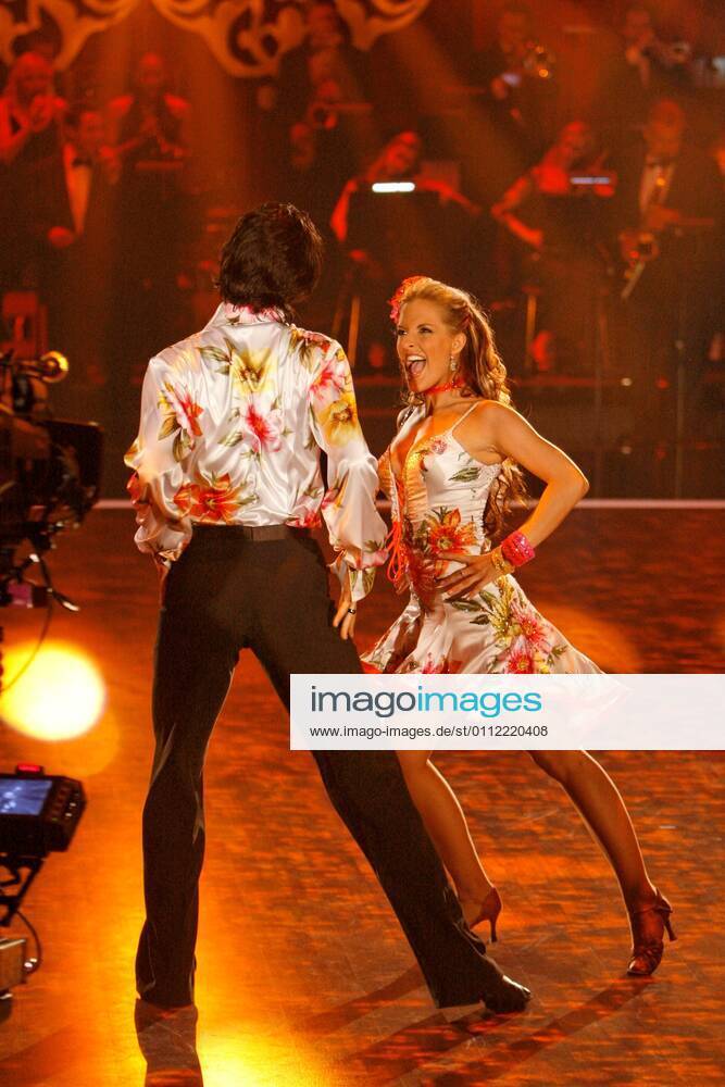Let?s Dance Sandy Moelling und Roberto Albanese bei Let s dance RTL den 29.04.2006 Foto:Christopher Adolph Copyright IMAGO. Adolph 29.04.2006