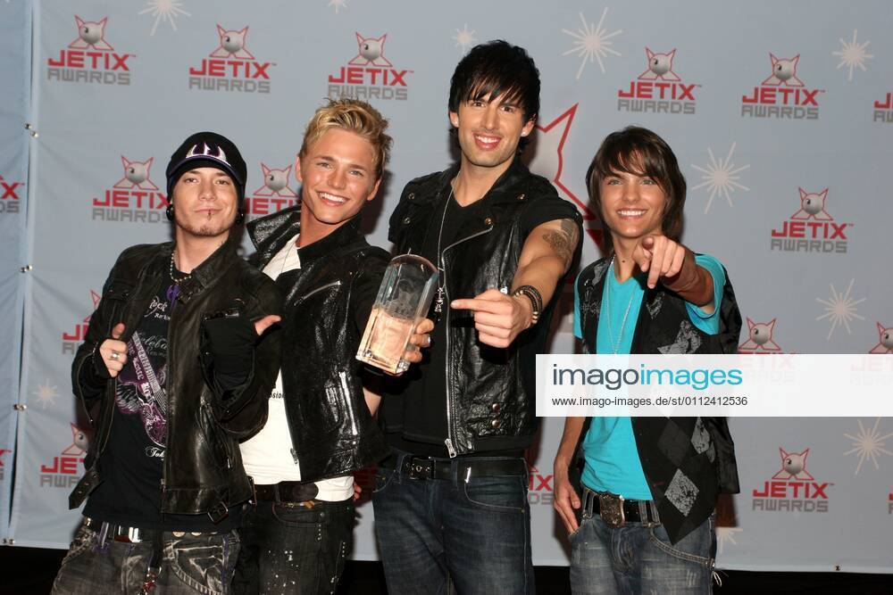 Preisverleihung JETIX AWARD 2008 in Berlin Von der Fands zur besten Band gewaellt Boyband US5 haben sie dafür den JETIX Preis erhalten am roten Teppich bei Deutschlands groesster Jugendmessse YOU der Verleihung des JETIX AWARD 2008 in den Messehallen in Berlin