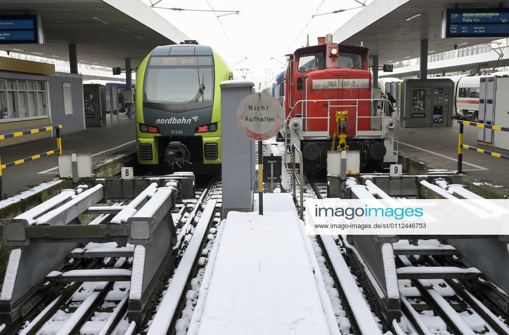 Germany, winter GERMANY, Hamburg, winter, snow railway station Altona