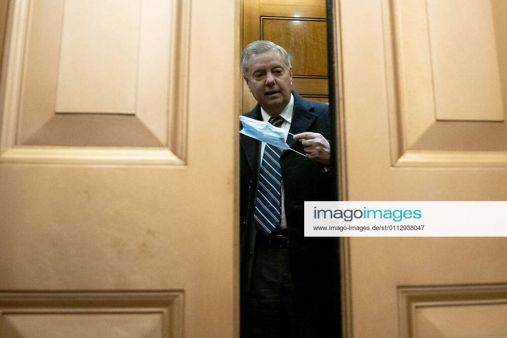 Senator Lindsey Graham, a Republican from South Carolina, puts a protective mask on while arriving to the U.S. Capitol in Washington, D.C., U.S., on Saturday, Feb. 13, 2021. The Senate approved 55-45 a request to consider calling witnesses in the second impeachment trial of Donald Trump, a move that may extend the trial that was expected to end within hours Washington USA - ZUMAs152 20210213_zaa_s152_132