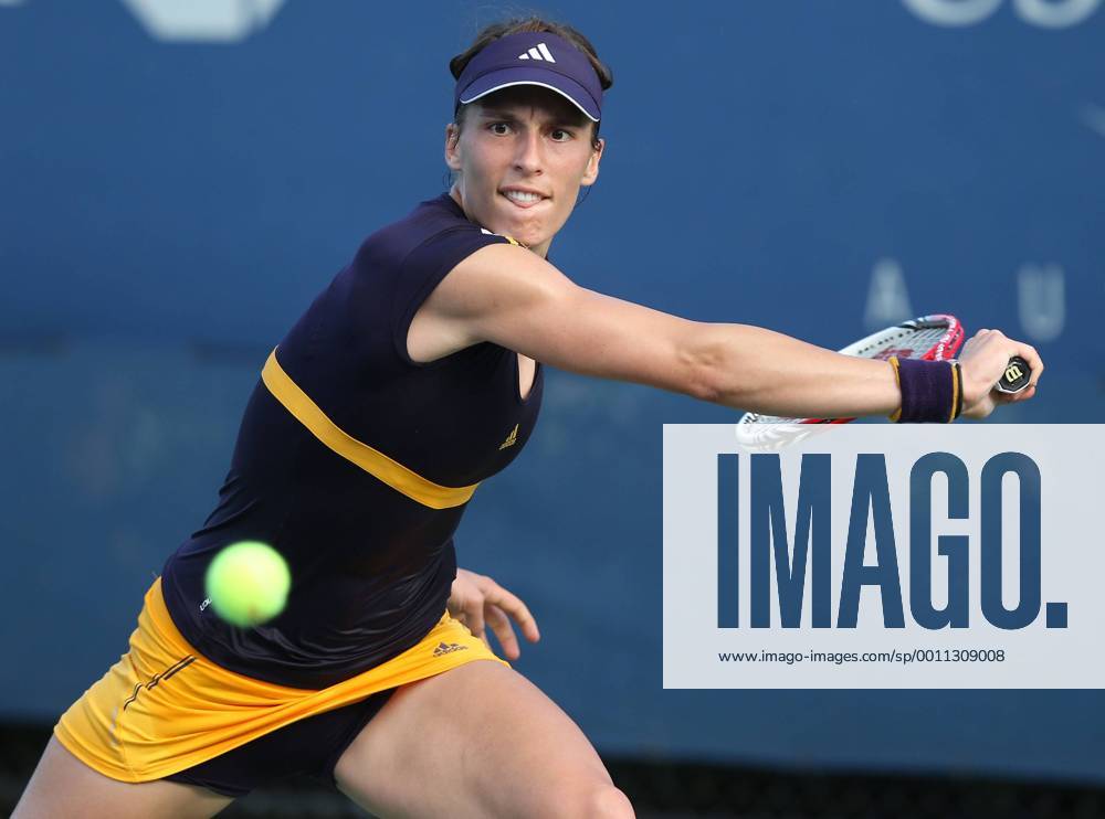 US Open 2012, USTA Billie Jean King National Tennis Center, Flushing Meadows, New York, ITF Grand Slam Tennis Tournament . Andrea Petkovic (GER), Aktion,Einzelbild,Halbkörper,Querformat,