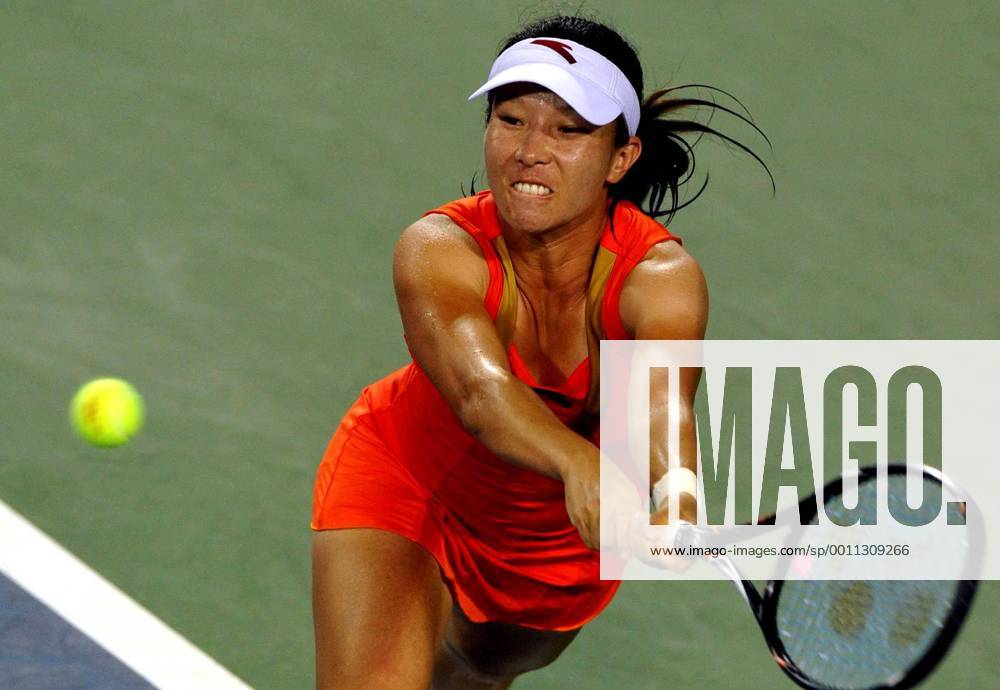 NEW YORK, Aug. 28, 2012 -- Zheng Jie of China returns the ball during the women s singles 1st round match at the 2012 U.S. Open tournament in New York, the United States