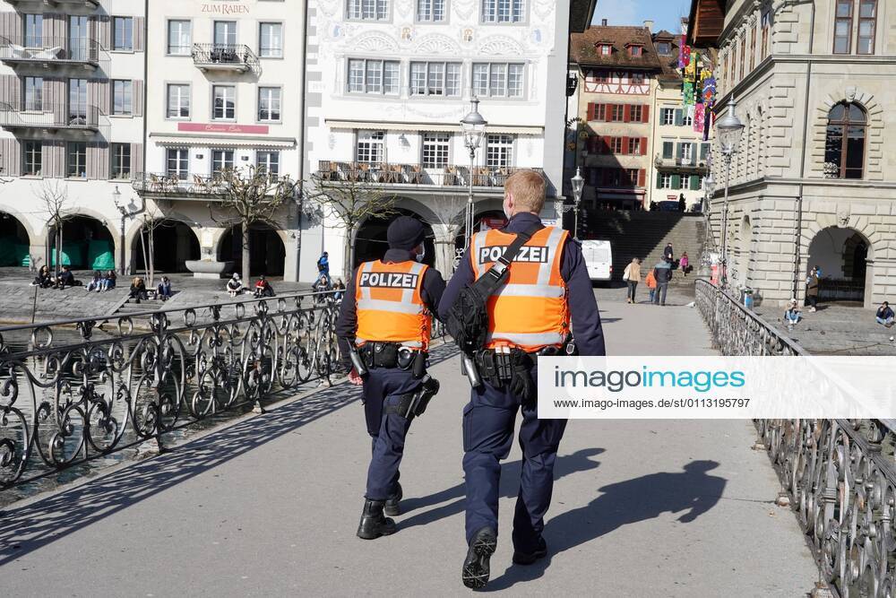 Foto Manuel Geisser 11.02.2021 Coronavirus Veranstaltungsverbot. Bild: Luzerner Polizei auf Streife