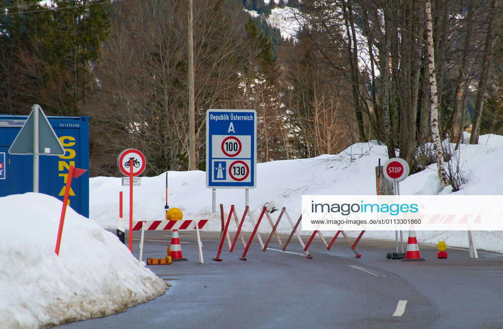 Policemen control every vehicle entering the border from Tannheimer Tal, Tyrol, Tirol to Germany due to the Corona virus disease (COVID-19) and mutations. on February 16, 2021 in Oberjoch, Bavaria, Germany