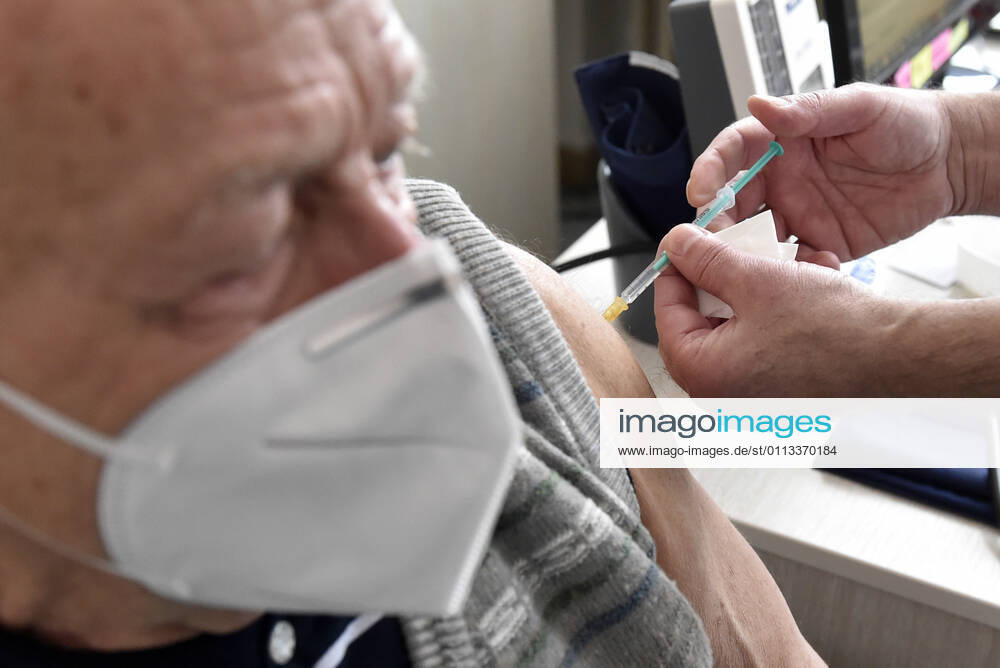 Vaccination of seniors against coronavirus continues in the Czech Republic on February 17, 2021. Photo from the Tomas Bata Regional Hospital in Zlin. (CTKxPhoto DaliborxGluck) CTKPhotoP202102180299801 dg 005A