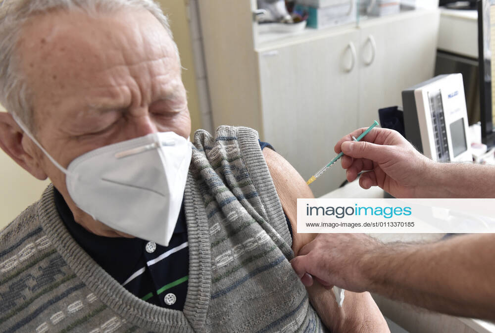 Vaccination of seniors against coronavirus continues in the Czech Republic on February 17, 2021. Photo from the Tomas Bata Regional Hospital in Zlin. (CTKxPhoto DaliborxGluck) CTKPhotoP202102180299901 dg 006A