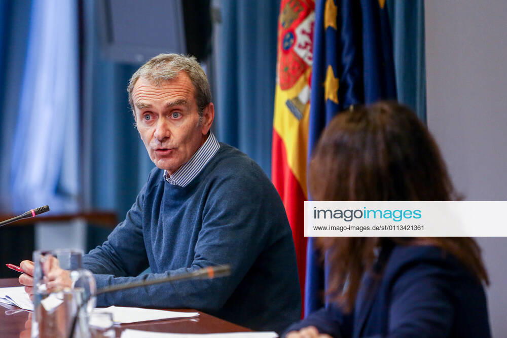 The director of the Center for Coordination of Alerts and Health Emergencies (CCAES), Fernando Simon intervenes during a conference convened before the media at the Ministry of Health to report on the evolution of the coronavirus, in Madrid, (Spain), February 18, 2021. 18 FEBRUARY 2021;HEALTH;SIMON;EVOLUTION;PANDEMIC;CORONAVIRUS LagenciaEP PRESS R.Rubio.POOL 02 18 2021 Madrid Madrid Spain